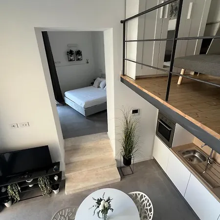Lux Loft- Downtown Gem